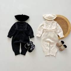 2024 Autumn Infant Baby Unisex Solid Color Heart Pattern Long Sleeves Sweater With Strap Overalls Sets Wholesale