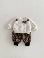 2025 Winter and Autumn Infant Baby Girls Long Sleeves Cartoon Pattern Fluffy Sweater with Leopard Pattern Pants Sets Wholesale