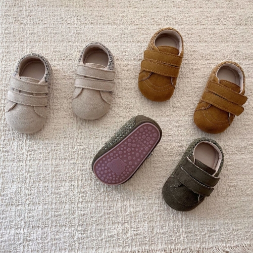 2026 Unisex Baby Soft Sole Learning Shoes for Spring and Autumn Faux Suede Velcro Strap Non Slip Loafers Rounded Toe Baby Walking Shoes Wholesale